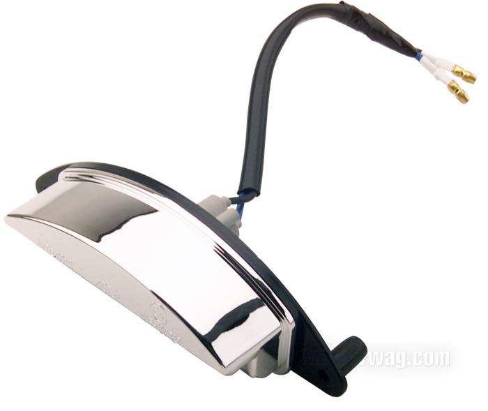 Illuminazione targa »Mezzaluna«; uscita del fascio a 45°; plastica, cromato; L x A x P: 119 x 35 x 29 mm; tipo di lampadina: W5W; 12 V; basetta: W2.1x9.5d; omologato E3; peso lordo: 60 g