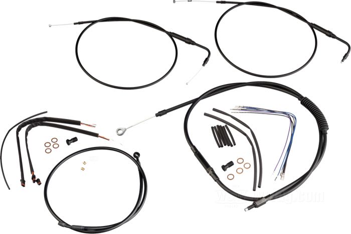 Kit di cavi e condotto freno di Burly Brand; atto per FLS Softail Slim 2013-2015 / FLST (eccetto Springer) 2011-2015/ FXSB Breakout 2013-2015 (con ABS) ; acciaio / vinile / rame / plastica, nero, satinato; altezza massima del manubrio: 40 cm; cavo frizione (cavo interno): 196 cm; cavo accel./chius. (cavo interno): 126 cm; condotto freno (centro banjo → centro banjo): 110 cm; cabblaggi: 38.5 cm; con istruzioni; senza marchio omologazione; peso lordo: 1.35 kg