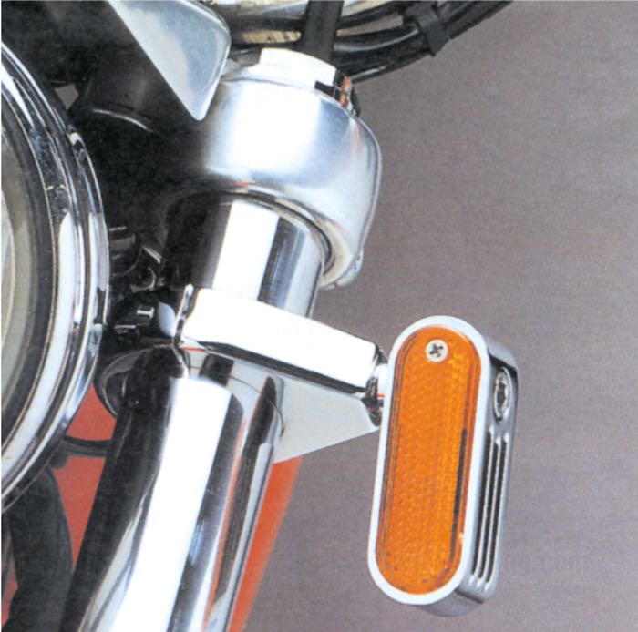 Morsetto di montaggio; per Frecce / Steli di forcella; alluminio billet, cromato; altezza: 19 mm; Ø 39 mm; con viti fissaggio 5/16”-24 x 1”, viti serraggio 8-32 x 5/8”; peso lordo: 360 g