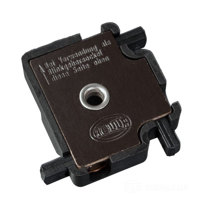 Beetleconnection Onlineshop - Stecker HELLA für Glühlampe am Scheinwerfer  Bilux und H4 Ausführung gebr. Org. VW Käfer 12/65