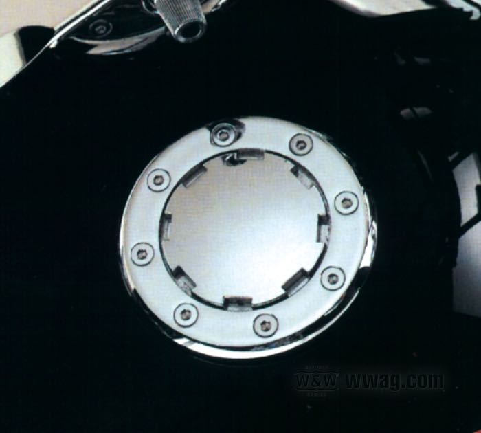 Tankdeckel »Fat Bob Style« von Kuryakyn; passend für FL(H), FX 1983-1984; Sportster 1983-2020 (außer Modelle für Asien 2017-2020); Softail 1984→ (außer FXFB Modelle); FXRL, FXRS 1987→; Dyna 1992→; FLHR 1994→; Aluminium, verchromt, Rechtsgewinde; Ø 73 mm; mit Entlüftung; mit Schlüssel; Bruttogewicht: 200 g