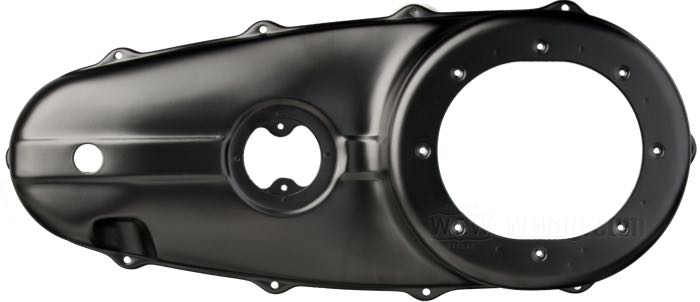 Äußerer Primärdeckel »Smooth«; passend für Big Twin 1955-1964; Stahlblech, schwarz, kunststoffbeschichtet; Höhe Motorritzelglocke außen (A): 66 mm; Höhe Kupplungsglocke innen (B): 75 mm; Höhe Kupplungsglocke außen (C): 79 mm; ersetzt OEM HD 60505-55; Bruttogewicht: 2.35 kg