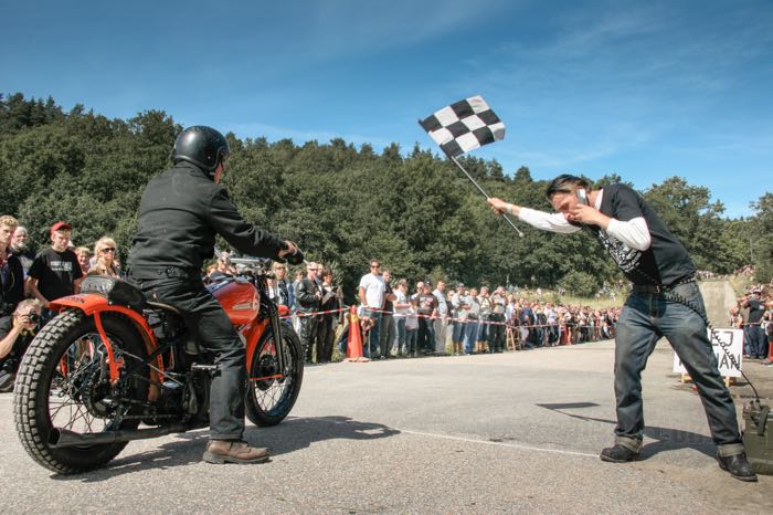 Parafango posteriore »WR«; atto per modelli 45cui/750cc 1937-1952; acciaio, naturale; peso lordo: 2.44 kg