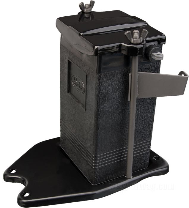 Tapa para batería; para Depósito de aceite Horseshoe; apropiado para Big Twin 1936-1964; acero, negro; A x A x F: 149 x 18 x 107 mm; reemplaza OEM HD 66373-36; peso bruto: 234 g