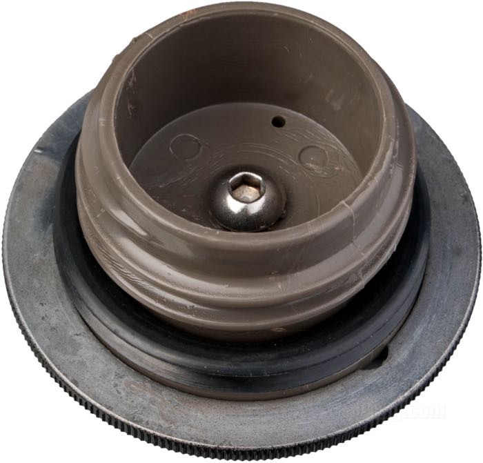 Bouchon de réservoir »Low Profile«; adaptable à FL(H), FX 1983-1984; Sportster 1983-2020 (sauf modèles pour l'Asie 2017-2020); Softail 1984-2017 (sauf modèles FXFB); FXRL, FXRS 1987→; Dyna 1992→; FLHR 1994-2017; filetage à droite; aluminium, noir; Ø 67 mm; avec aération; poids brut: 107 g