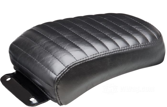 P-Pad »Bare Bones Pleated« by Le Pera; fits Softail 2000-2007 (130 or 150 mm rear tire); synthetic leather, black, height front: 7 cm / height rear: 5 cm; length x width: 30 x 18 cm; USA; gross weight: 1.28 kg