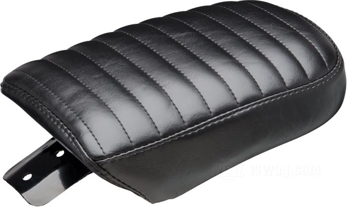 Taco »Bare Bones Pleated« de Le Pera; apropiado para Dyna 1996-2003; piel sintética, negro, altura frontal: 8 cm / altura trasera: 5 cm; largo x ancho: 28 x 17 cm; EE. UU.; peso bruto: 995 g