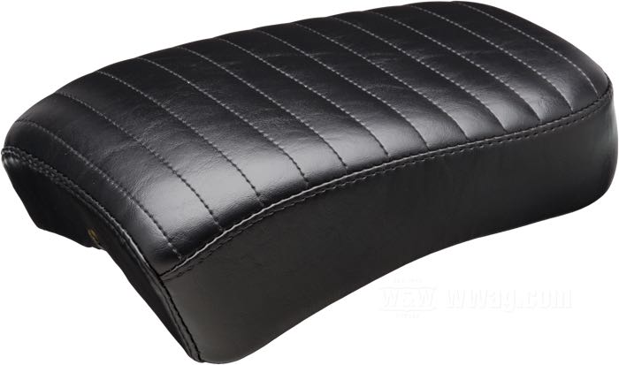 P-Pad »Pleated« von Le Pera; für Le Pera Bare Bones & Silhouette Solositze; passend für Sportster 2004-2006 und 2010→; Kunstleder, schwarz; L x B x H: 31 x 18.5 x 6.5 cm; USA; Bruttogewicht: 1.37 kg