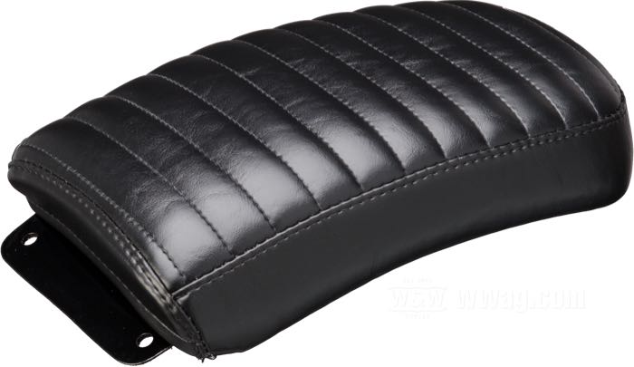 Cuscino passeggero »Bare Bones Pleated« di Le Pera; atto per FL(H) 1965-1984, FX 1971-1986; similpelle, nero; L x L x A: 30 x 17 x 5 cm; U.S.A.; peso lordo: 1.14 kg