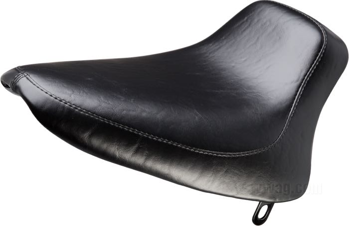 Solo seat »Silhouette Biker Gel Standard« by Le Pera; fits Softail 1984-1999 (130mm rear tire); synthetic leather, black; length x width: 46 x 33 cm; USA; gross weight: 4.09 kg