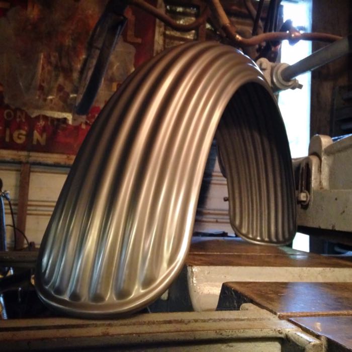 Parafango »Ripple« di Cooper Smithing Co.; per ruoti 16
