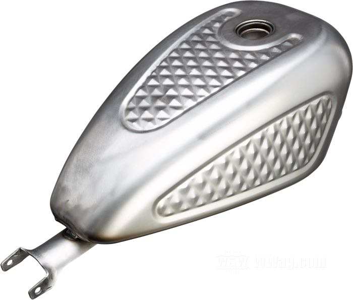 Serbatoio di benzina »Diamond King«; atto per Sportster 2004-2006; acciaio, naturale; volume: 12.5 l; tappo necessario: 1 x ventilato / screw-in 1983→; rubinetto necessario: M22 x 1; peso lordo: 6.01 kg