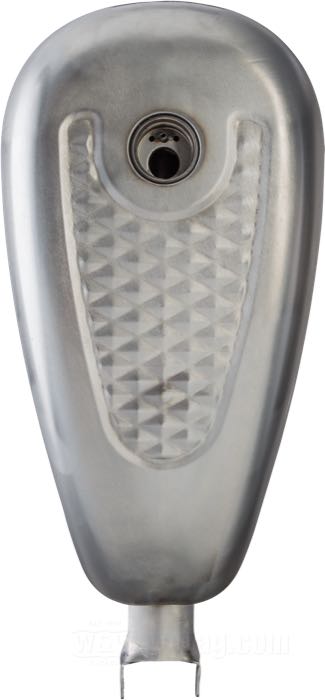 Serbatoio di benzina »Diamond King«; atto per Sportster 2004-2006; acciaio, naturale; volume: 12.5 l; tappo necessario: 1 x ventilato / screw-in 1983→; rubinetto necessario: M22 x 1; peso lordo: 6.01 kg