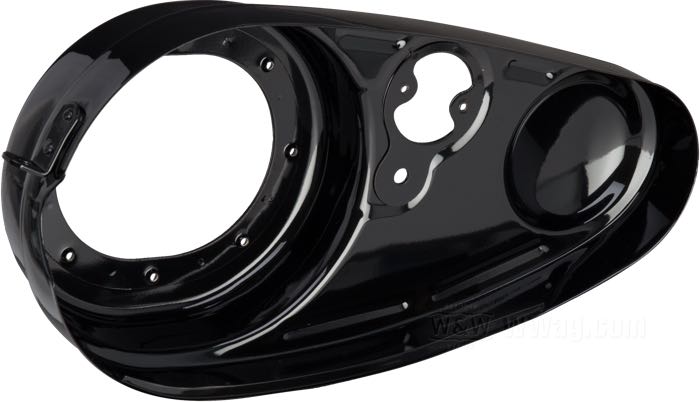 Coperchio primaria esterno »Custom« di Paughco; atto per 45cui/750cc modelli W e Servi-Cars 1941-1965; lamiera d'acciaio, nero, rivestito a polvere; Altezza esterna della campana del pignone motore (A): 65 mm; Altezza interna della campana della frizione (B): 90 mm; Altezza esterna della campana della frizione (C): 95 mm; peso lordo: 1.4 kg