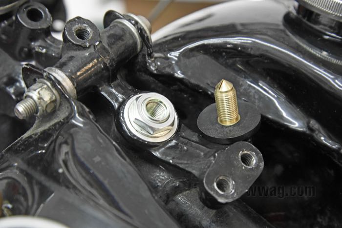 Battery switch »Kill Bill« by Bates; steel, zinc plated, terminal: M8 x 1.25, mount: M14 x 1, thumb screw: M10 x 1; length: 56 mm; 75 A; with Bakelite thumb screw; gross weight: 80 g