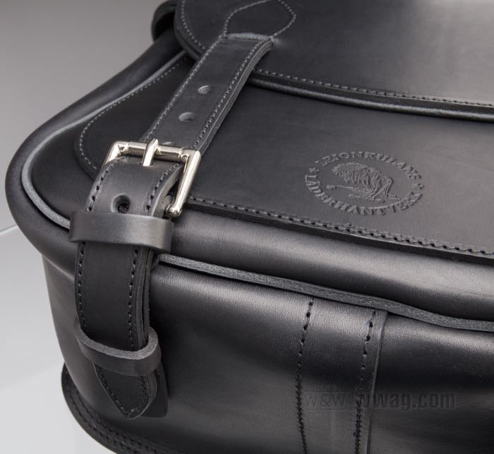 Satteltasche »Superbrollan« von Lejonkulan; passend für Sportster Modelle; Rindleder, schwarz; B x H x T: 34 x 36 x 16 cm; Volumen: 17.5 l; Schweden; Bruttogewicht: 3.3 kg