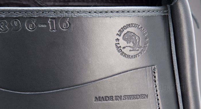 Satteltasche »Superbrollan« von Lejonkulan; passend für Sportster Modelle; Rindleder, schwarz; B x H x T: 34 x 36 x 16 cm; Volumen: 17.5 l; Schweden; Bruttogewicht: 3.3 kg