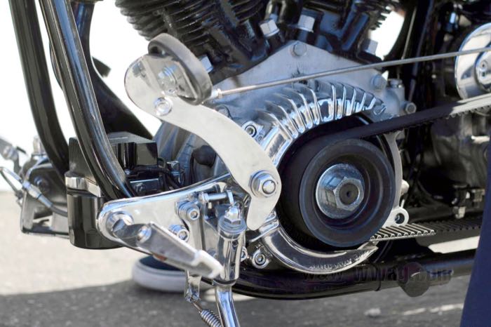 Cover by Chopper Dave’s; for Alternator; fits Shovelhead and Evolution Big Twins 1970-1999; cast aluminum, polished; with hardware; gross weight: 921 g