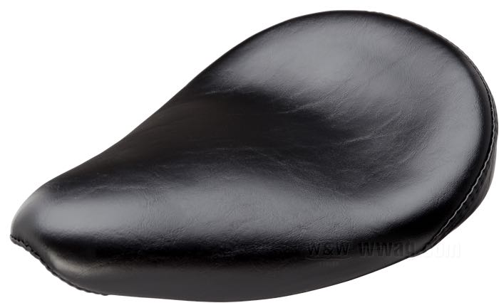 Monosella »Buddy Boy Small« di Le Pera; similpelle, nero, liscio; L x L x A: 335 x 245 x 30 mm; distanza delle molle o perni di fissaggio: 158 mm; con Montante di fissaggio universale; U.S.A.; peso lordo: 2.01 kg