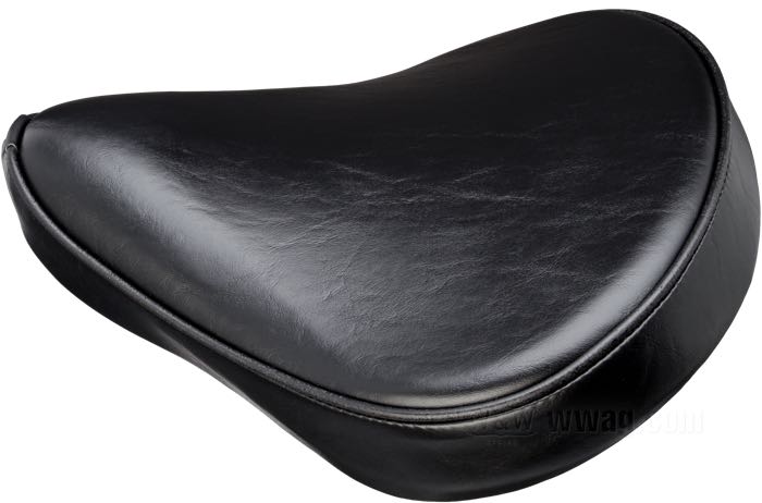 Monosella »Large« di Le Pera; similpelle, nero, liscio; L x L x A: 345 x 345 x 55 mm; con bordatura; distanza delle molle o perni di fissaggio: 158 mm; con Montante di fissaggio universale; U.S.A.; peso lordo: 2.45 kg