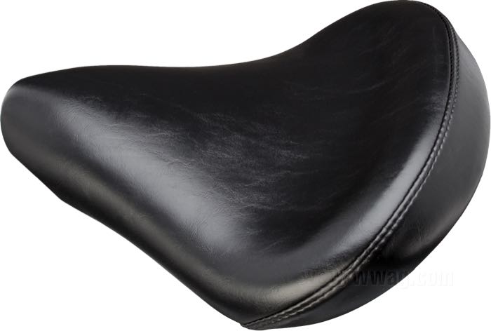 Monosella »Buddy Boy Large« di Le Pera; similpelle, nero, liscio; L x L x A: 345 x 345 x 40 mm; distanza delle molle o perni di fissaggio: 187 mm; con staffa universale, vite, 3 dadi; U.S.A.; peso lordo: 2.76 kg