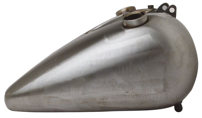 Benzintank »3.5 gal Hand Shift«; passend für Modelle mit Handschaltung 1947→; Stahl; Volumen: 13 l; erforderliche(r) Tankdeckel: Bajonettverschluss 1955-1982; erforderlicher Benzinhahn: 3/4”-18 HD Push/Pull; erforderlicher Benzinhahn: 3/4”-18 HD Push/Pull; ersetzt OEM HD 61202-51 und 61230-51; Bruttogewicht: 7.19 kg