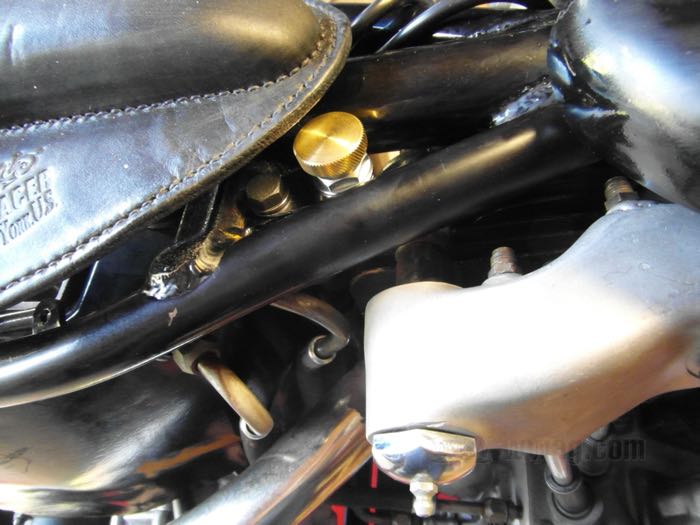 Bracket by Bates; for Bates Kill Bill Battery Switches; fits rigid frame Big Twins 1936-1957; steel, chrome-plated; length x width: 49 x 24 mm; gross weight: 21 g