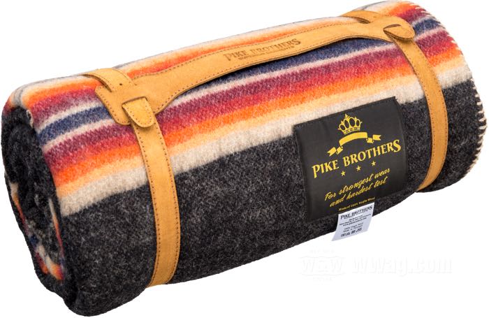 Decke »1969 Denakatee Depakatè« von Pike Brothers; Wolle, faded black / beige; Länge x Breite: 200 x 170 cm; mit Tragegurt für Decken; Portugal; Bruttogewicht: 1.61 kg