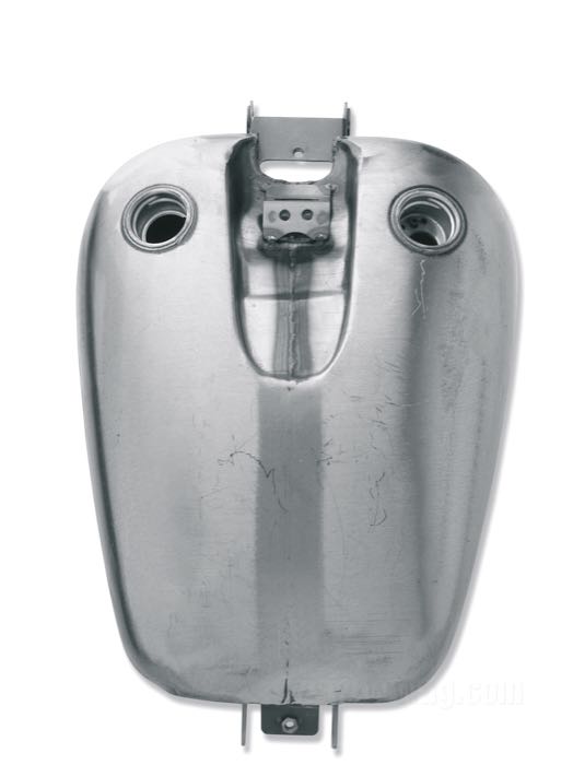 Benzintank »Quickbob«; passend für Dyna Glide 1991-2006 mit Vergaser; Stahl; Volumen: 15 l; erforderliche(r) Tankdeckel: Schraubgewinde 1983→; erforderlicher Benzinhahn: M22 x 1; mit Montageteilen und verchromtem Abdeckblech; ersetzt OEM HD 61039-93A; Bruttogewicht: 8 kg