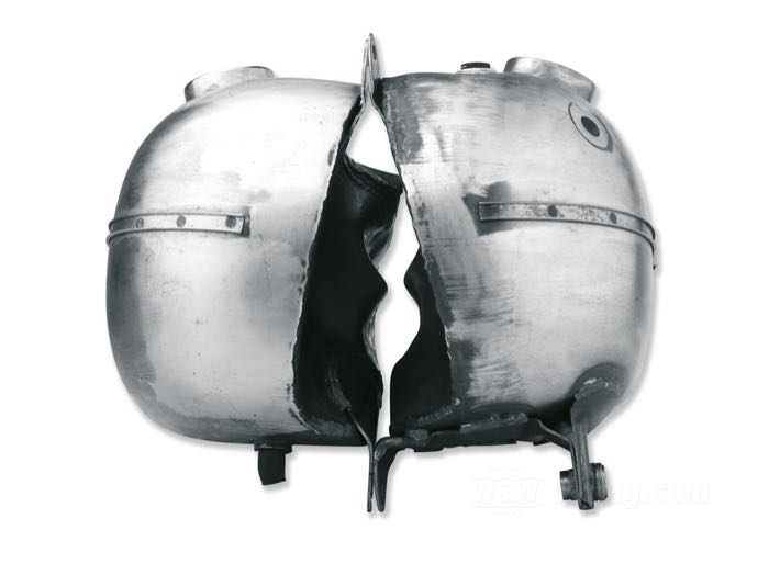 Gas tank »3.5 gal«; for Skull/Cateye dash panel; fits Knucklehead 1940-1946; steel; volume: 13 l; required gas cap: cam-style 1936-1954 / 2 x vented; required petcock: 3/4”-18 HD Push/Pull; required petcock: 3/4”-18 HD Push/Pull; replaces OEM HD 3501-41, 3502-41, 3501-40A, 3502-40A, 61202-41, and 61229-41; Taiwan; NOTE: For use on 1940 Knucklehead simply remove the strip mounts.; gross weight: 6.1 kg
