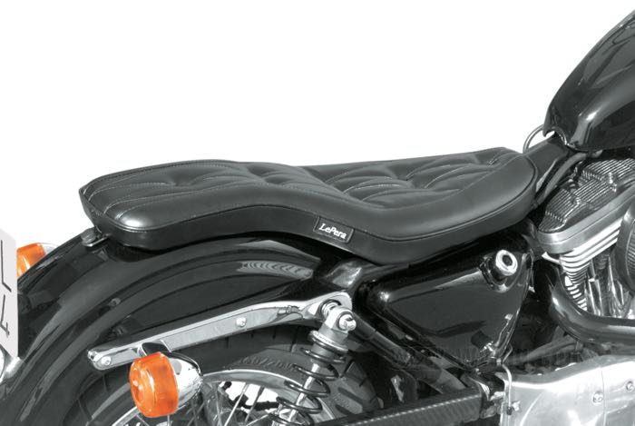 Double seat »Cobra Diamond« by Le Pera; fits Sportster 1982-2003; synthetic leather, black; length x width: 69 x 27 cm; USA; gross weight: 3 kg