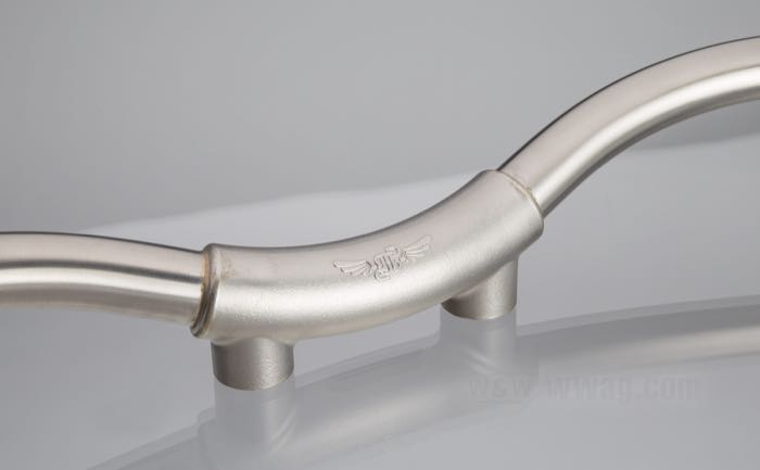 Guidon »Wave DIY« de DBBP; acier inox / acier inox coulé, naturel, distance des risers 3-1/2” (= 89 mm); Ø 1”; filetage: 1/2”-20; passage du faisceau: sans empreintes; Pays-Bas; poids brut: 1.56 kg