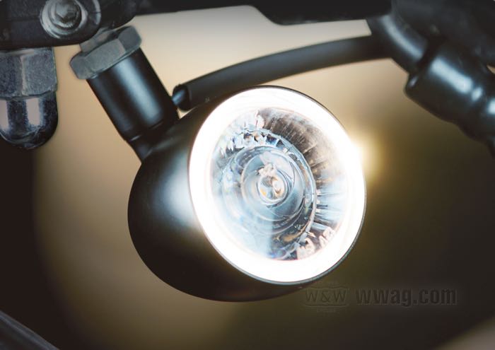 Turn signal »Bullet 1000 PL« by Kellermann; aluminum / acrylic glass, black, with white position light ring; depth: 50 mm; Ø 39 mm; bulb type: LED; thread: M8; 12 V; 1.5/1.5 W; position: front; E13 approved; Germany; gross weight: 178 g