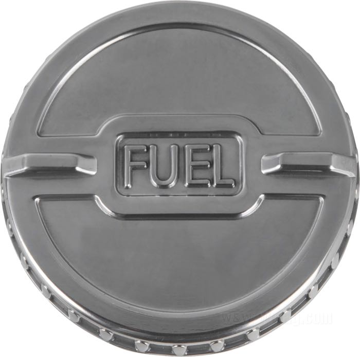 Tankdeckel »Competition« von Lowbrow Customs; passend für FL(H), FX 1983-1984; Sportster 1983-2020 (außer Modelle für Asien 2017-2020); Softail 1984→ (außer FXFB Modelle); FXRL, FXRS 1987→; Dyna 1992→; FLHR 1994→; Aluminiumguss, poliert; Ø 70 mm; mit Entlüftung; Bruttogewicht: 150 g