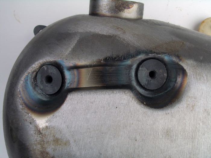 Depósito de gasolina »3.5 gal Hand Shift«; apropiado para modelos con cambio de velocidad a mano 1947→; acero; volumen: 13 l; tapón necesario: cierre de bayoneta 1955-1982; grifo de gasolina necesario: M22 x 1; grifo de gasolina necesario: M22 x 1; peso bruto: 7.84 kg