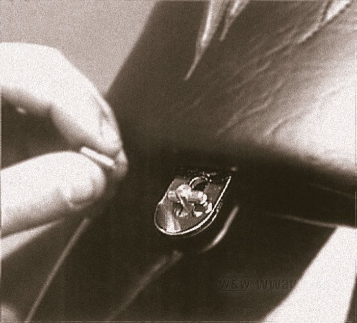Vis fixation de selle »Pin«; adaptable à modèles →1995; acier inox; filetage: 1/4”-28; poids brut: 10 g