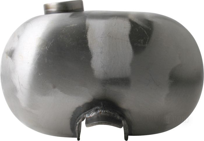 Depósito de gasolina »Mustang«; acero, natural, rosca de 3/8” en el lado izquierdo del depósito; volumen: 12.5 l; tapón necesario: cierre de bayoneta 1955-1982 / 1 x ventilado; grifo de gasolina necesario: 3/8” NPT o 2 x 1/4” NPT; peso bruto: 3.7 kg