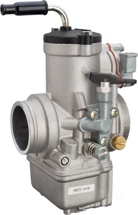 Carburatore a valvola »PHM 38« di Dell’Orto; atto per 1000 - 1200 cc; alluminio fuso, come colato; Ø 38 mm; con getto mass. 145, getto min. 50, polverizzatore 265, valv. spillo K4-3, getto choke 60; peso lordo: 960 g