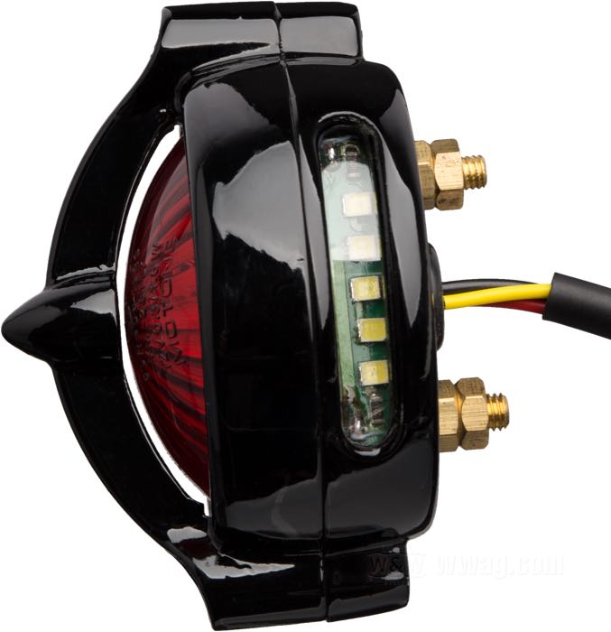 Feu arrière »Bel Air« de Motone; alu coulé, noir, peint; profondeur: 51 mm; Ø 62 mm; type ampoule: LED; filetage: #10-32; 12 V; avec LED; avec feu de stop; avec cuvelage d'aluminium; avec éclairage de plaque; surface de montage: platte; avec quatre écrous; homologué E4; poids brut: 162 g