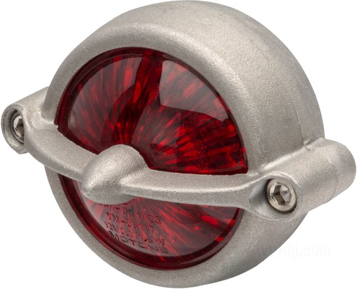 Feu arrière »Bel Air« de Motone; alu coulé, micro-billagé; profondeur: 51 mm; Ø 62 mm; type ampoule: LED; filetage: #10-32; 12 V; avec LED; avec feu de stop; avec cuvelage d'aluminium; avec éclairage de plaque; surface de montage: platte; avec quatre écrous; homologué E4; poids brut: 165 g