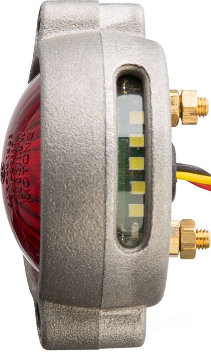 Rücklicht »Eldorado« von Motone; Aluminiumguss, perl-gestrahlt; Tiefe: 35 mm; Ø 62 mm; Glühlampen-Typ: LED; Gewinde: #10-32; 12 V; mit LED Leuchtmittel; mit Bremslicht; mit Alu-Gehäuse; mit Kennzeichenbeleuchtung; Montagefläche: plan; mit vier Muttern; E4 geprüft; Bruttogewicht: 163 g