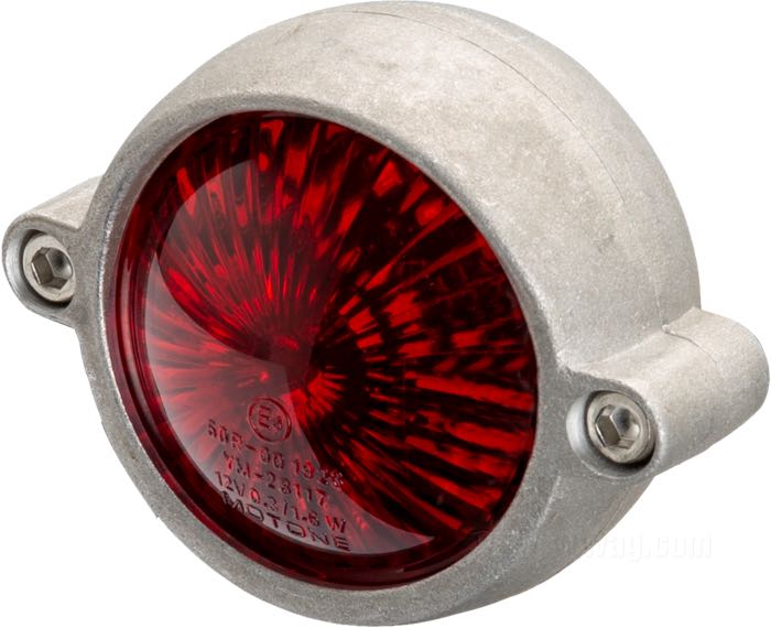 Rücklicht »Eldorado« von Motone; Aluminiumguss, perl-gestrahlt; Tiefe: 35 mm; Ø 62 mm; Glühlampen-Typ: LED; Gewinde: #10-32; 12 V; mit LED Leuchtmittel; mit Bremslicht; mit Alu-Gehäuse; mit Kennzeichenbeleuchtung; Montagefläche: plan; mit vier Muttern; E4 geprüft; Bruttogewicht: 163 g