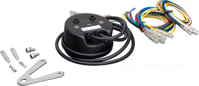 Instrument multifonctions »Velona 80« de Daytona; avec indication analogique de vitesse et affichage du regime par LCD; acier inox, noir mat; hauteur: 39.5 mm; Ø 80 mm; fond: noir; →200 km/h ou mph; 12 V; avec support, nécessaire de montage et instructions; poids brut: 476 g