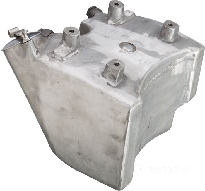 Oil tank »WR Daytona«; fits 45”/750 cc solo models 1937-1952; cast aluminum, bare; with filler cap; replaces OEM HD 83501-41; Europe; gross weight: 3.94 kg