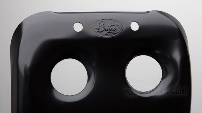 Piastra di protezione motore »Baja« di Bates; atto per Sportster 2004-2020; alluminio, nero, verniciato; lunghezza x larghezza: 55 x 19.5 cm; peso lordo: 1.1 kg