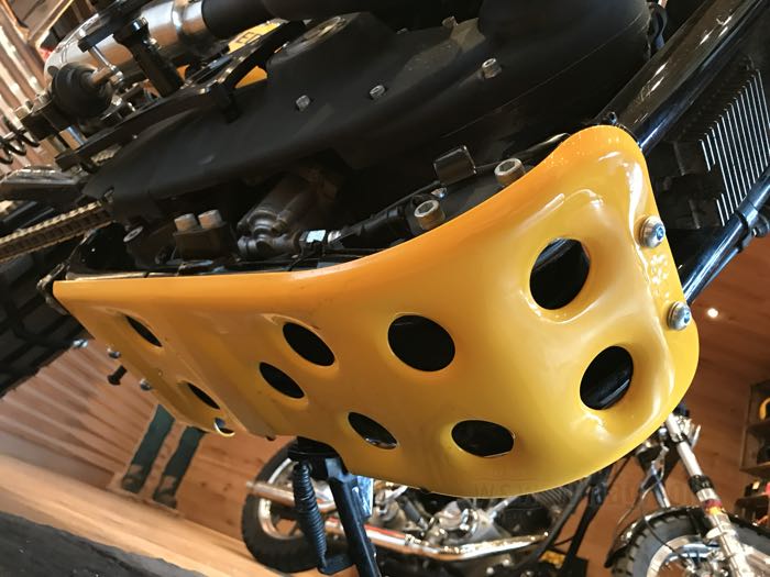 Motorschutzplatte »Baja« von Bates; passend für Sportster 2004-2020; Aluminium, blank; Länge x Breite: 55 x 19.5 cm; Bruttogewicht: 1.1 kg