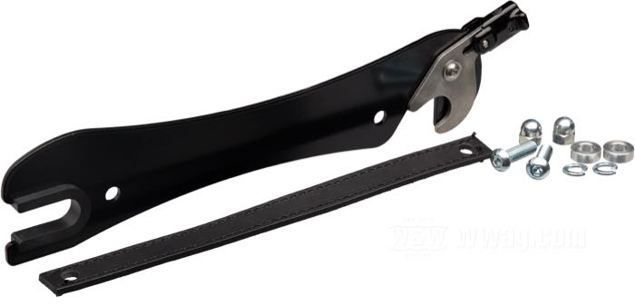 Mounting bracket »Quicklock« by Lejonkulan; fits Softail Breakout and Fat Boy 2018→; mounting hole distance on fender: 234 mm; billet aluminum, black anodized, right; Sweden; gross weight: 478 g