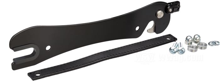 Mounting bracket »Quicklock« by Lejonkulan; fits Softail Breakout and Fat Boy 2018→; mounting hole distance on fender: 234 mm; billet aluminum, black anodized, left; Sweden; gross weight: 498 g