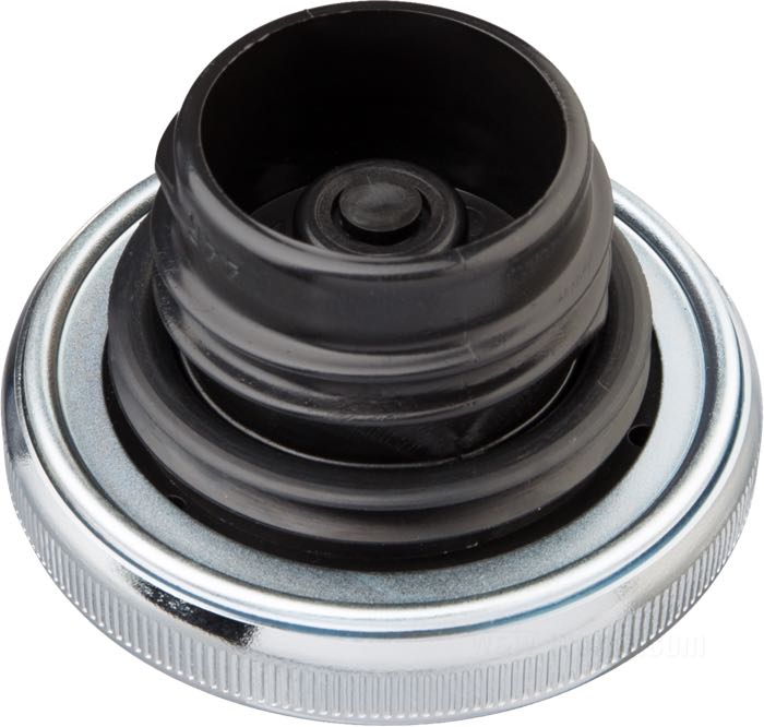 Tappo di serbatoio ; atto per FL(H) 1983-1984, FX 1983-1985, Softail 1984-1999; acciaio, cromato, alto bordo 13.5 mm, bordatura 6.5 mm, con nervatura superiore, filettatura sinistrorsa; Ø 74 mm; Punto installazione: sinistro; filettatura: 1.75”-4 LH; senza deaerazione; rimpiazza OEM HD 61103-83B; peso lordo: 109 g