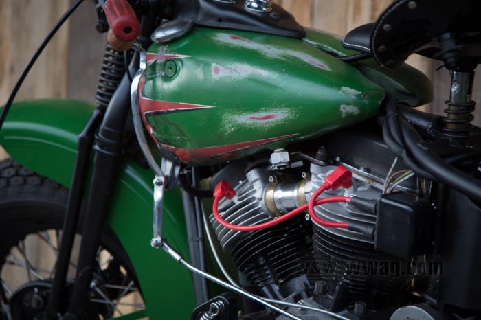 Ignition wire kit »Spiro-Pro« by Taylor; fits Softail 1985-1999, Dyna 1991-1998, Sportster 1965-1985; seat-post mounted coil; silicone, red; Ø 8 mm; plug boot angle: 90°; coil boot angle: 180°; carbon fibre core; gross weight: 150 g